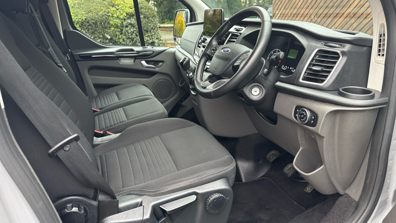 Ford Transit Custom 300 L1 Diesel Fwd 2.0 EcoBlue 170ps Low Roof D/Cab Limited Van